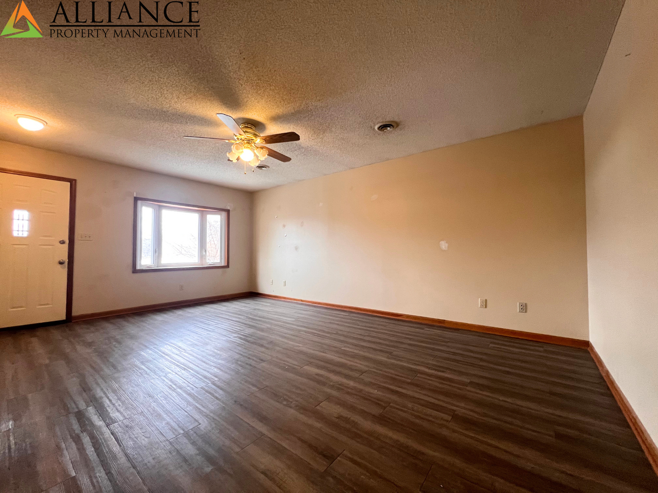 506 Mustang Dr - Photo 2 of 31