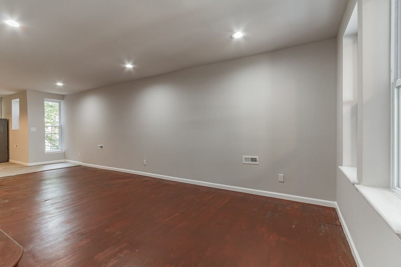 5628 Broomall St - Photo 4 of 24