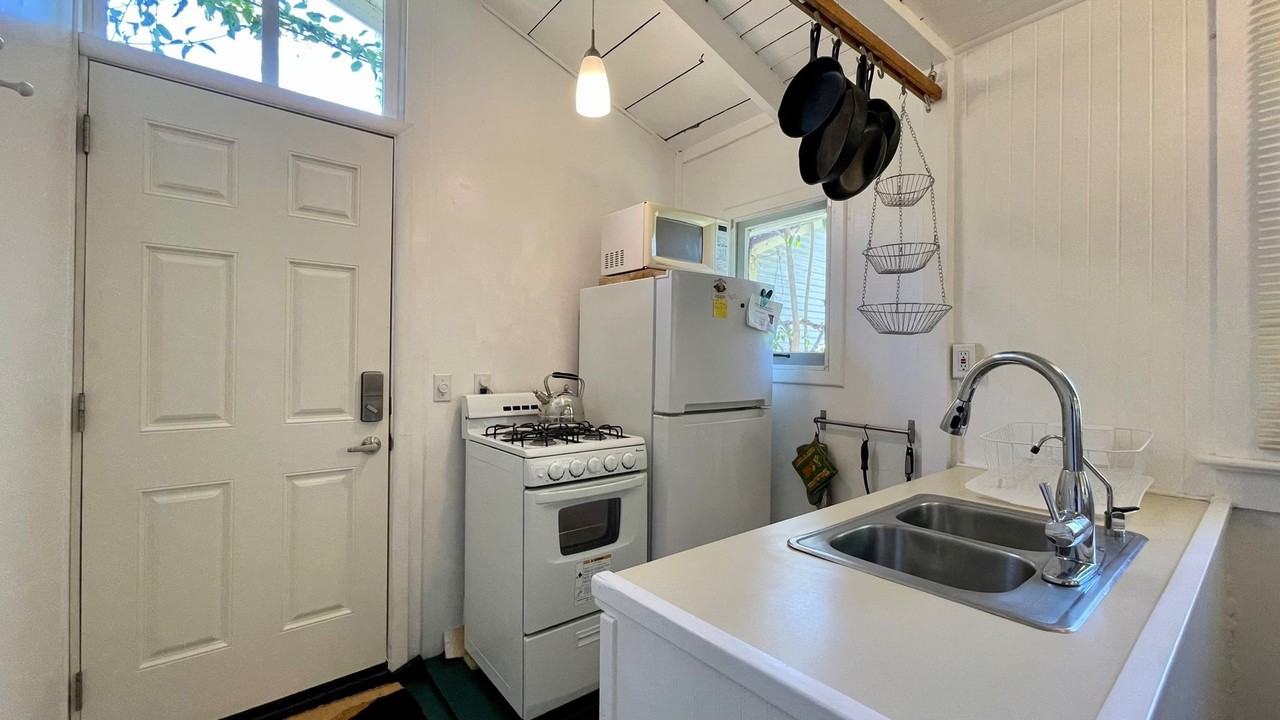 1727 1727 Chorro Street - Back 1 Bedroom - Photo 2 of 10