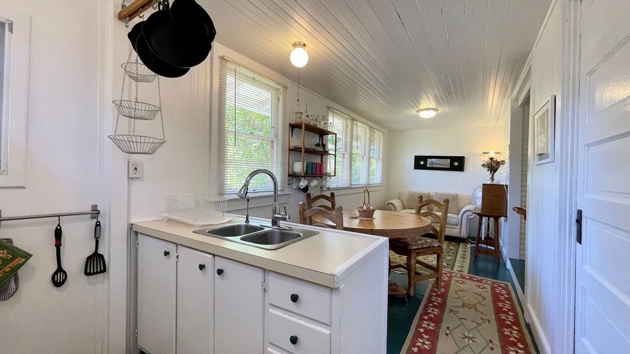 1727 1727 Chorro Street - Back 1 Bedroom - Photo 3 of 10