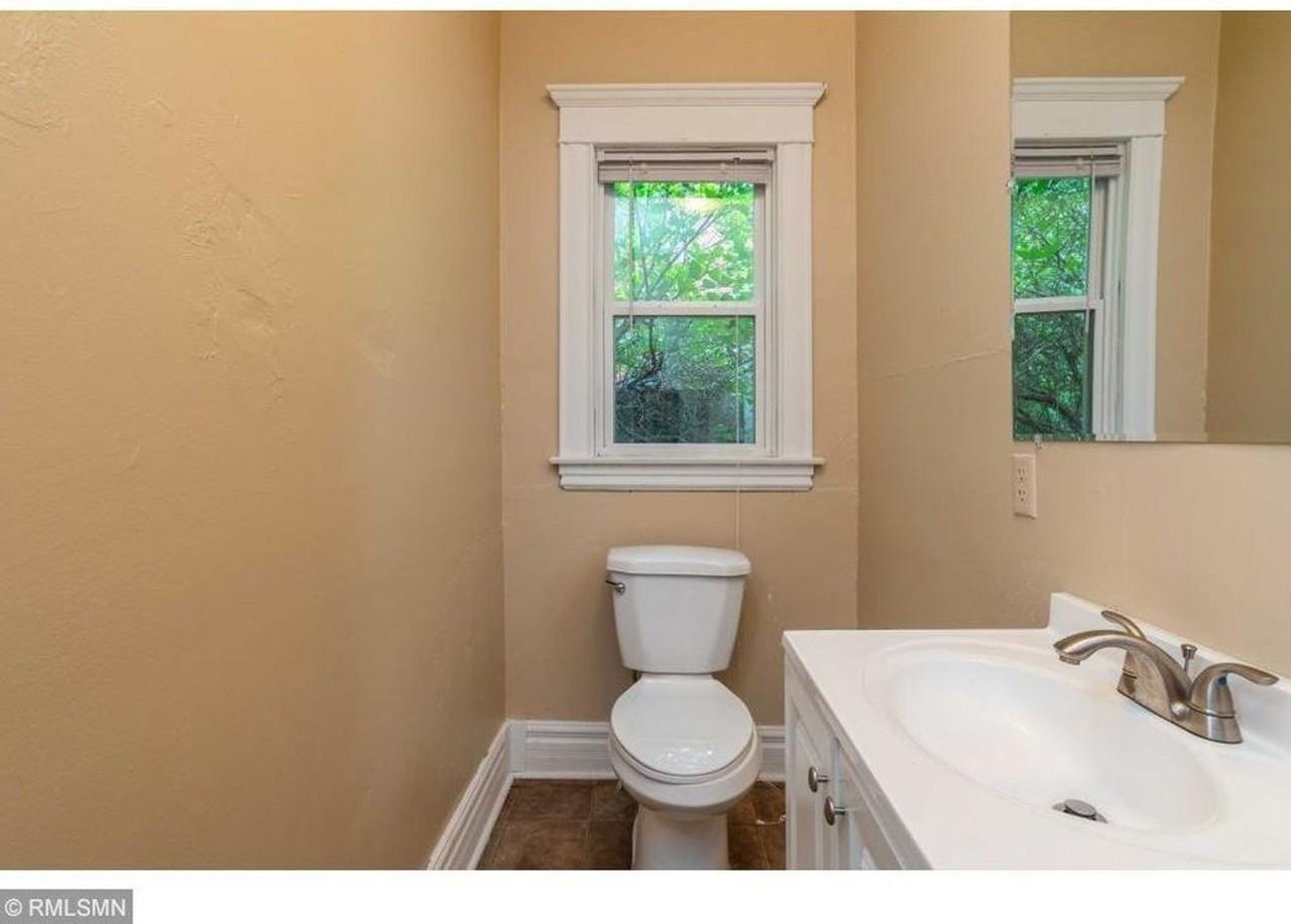 421 7th St Se - Photo 6 of 9