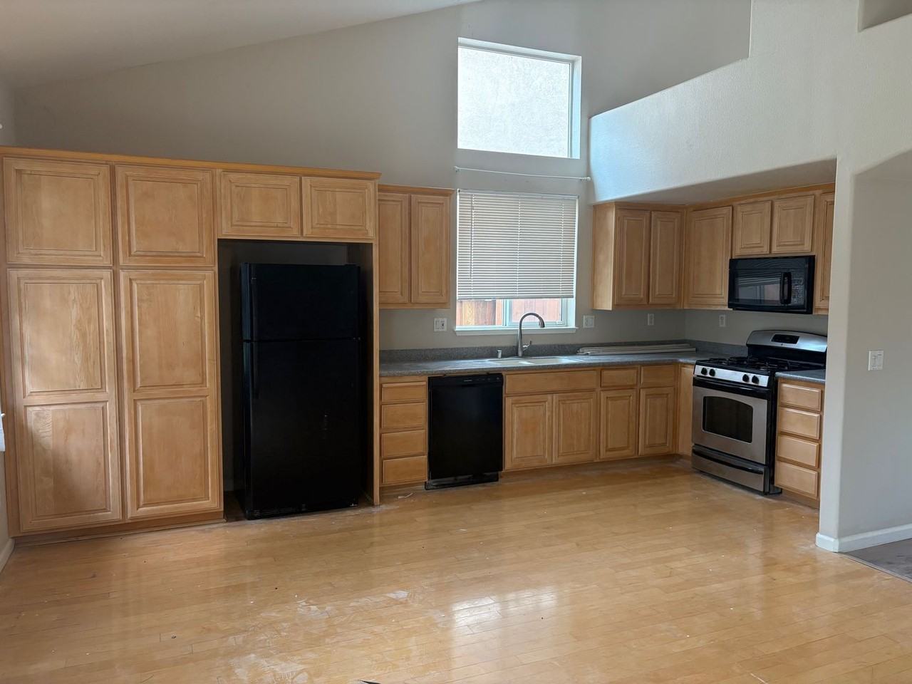 4209 Dalehurst Ln - Photo 3 of 13