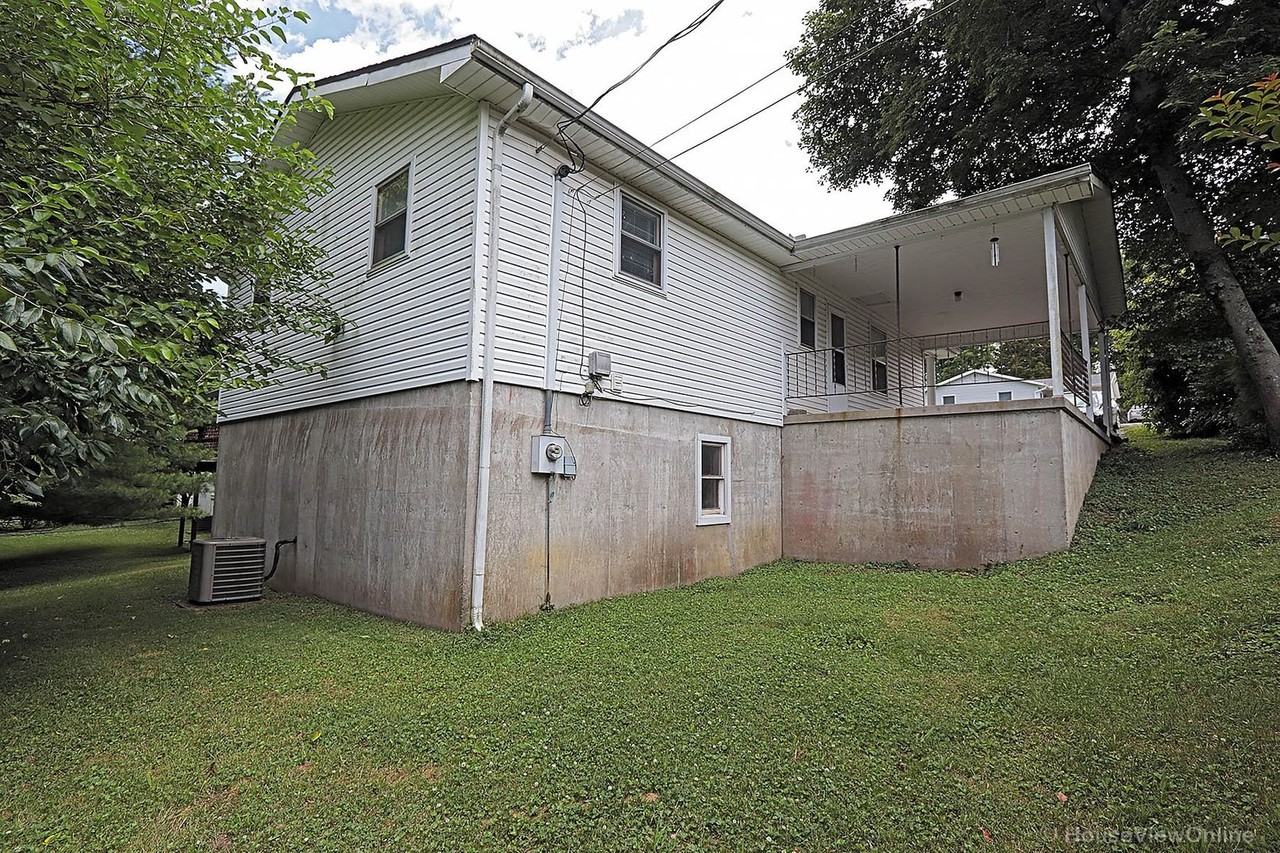 1516 Stoddard Street - Photo 5 of 24