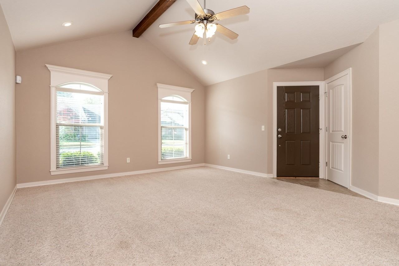 3106 Southwest Hillstone Avenue - Photo 3 of 14