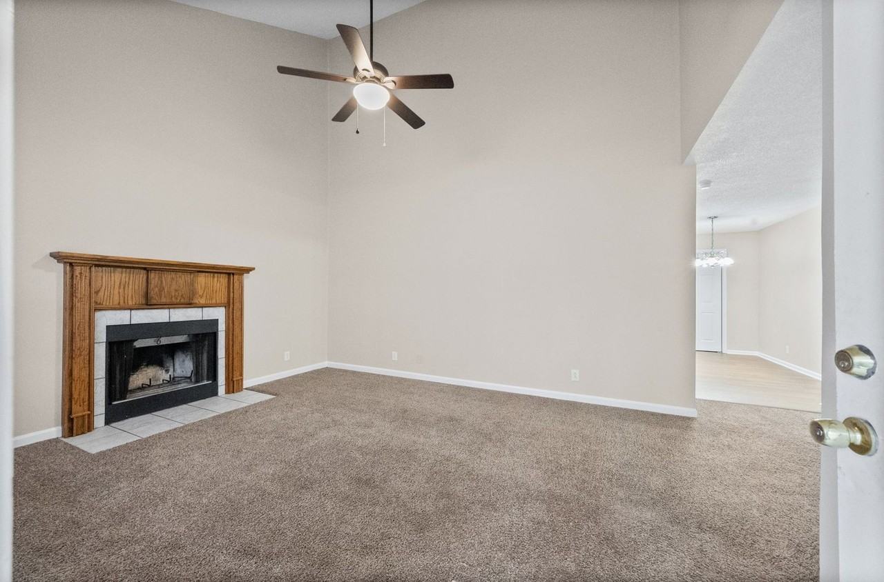 386 Brook Mead Dr - Photo 2 of 24