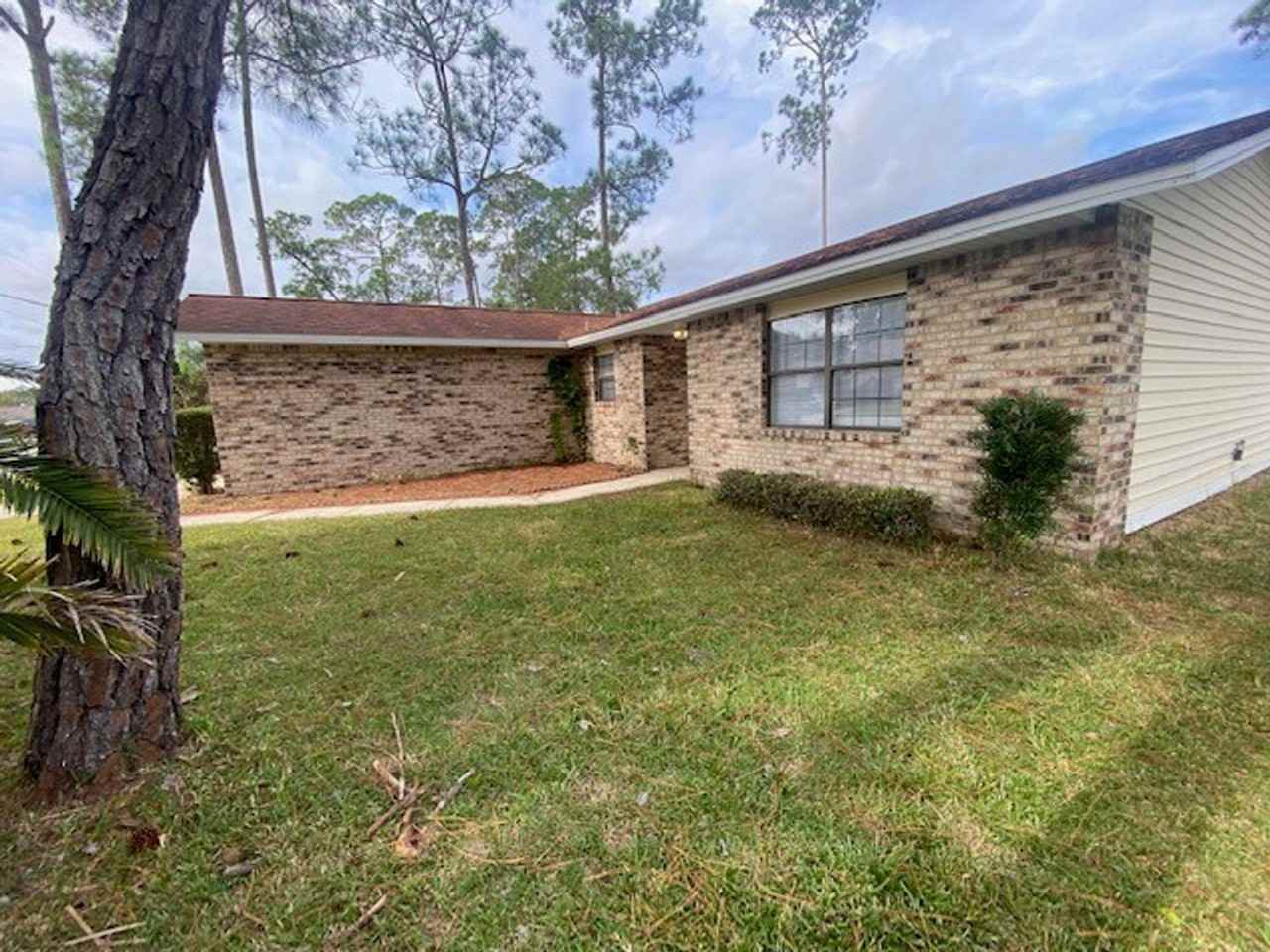 19 Woodston Ln - Photo 3 of 26