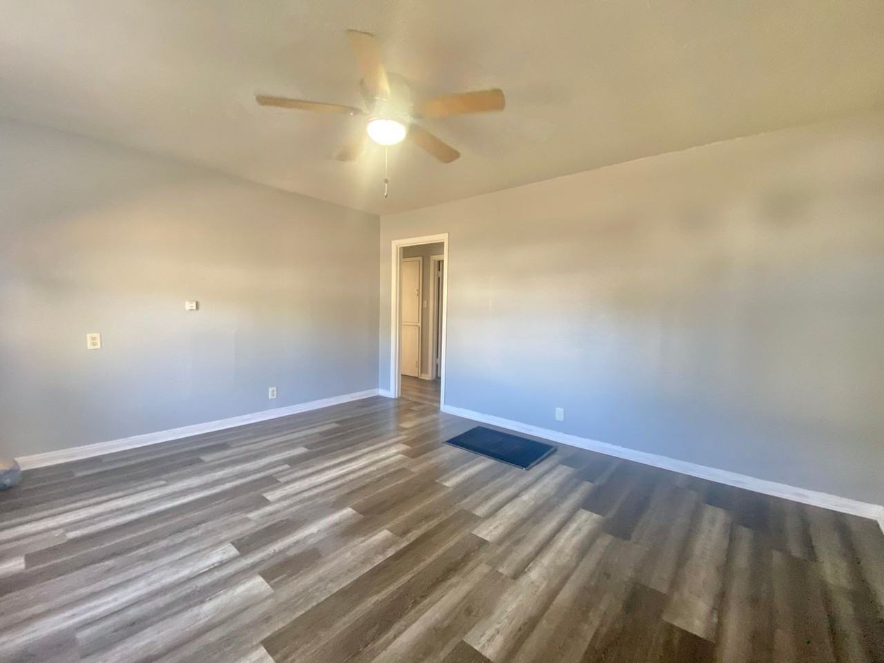 2811 41st St - Photo 2 of 9