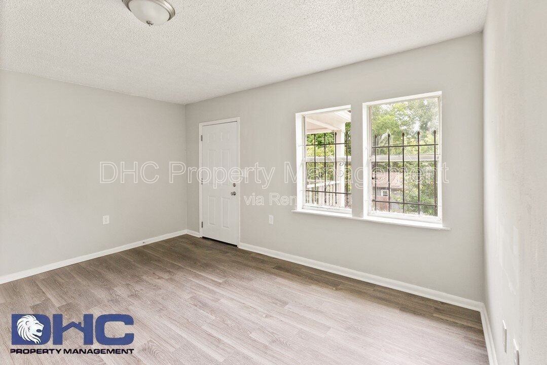 171 Lawton St Sw #A - Photo 5 of 12