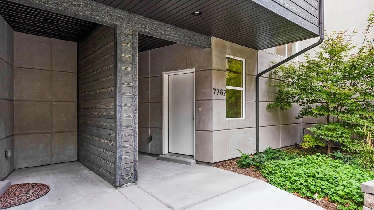 7782 S Rooftop Dr - Photo 3 of 49