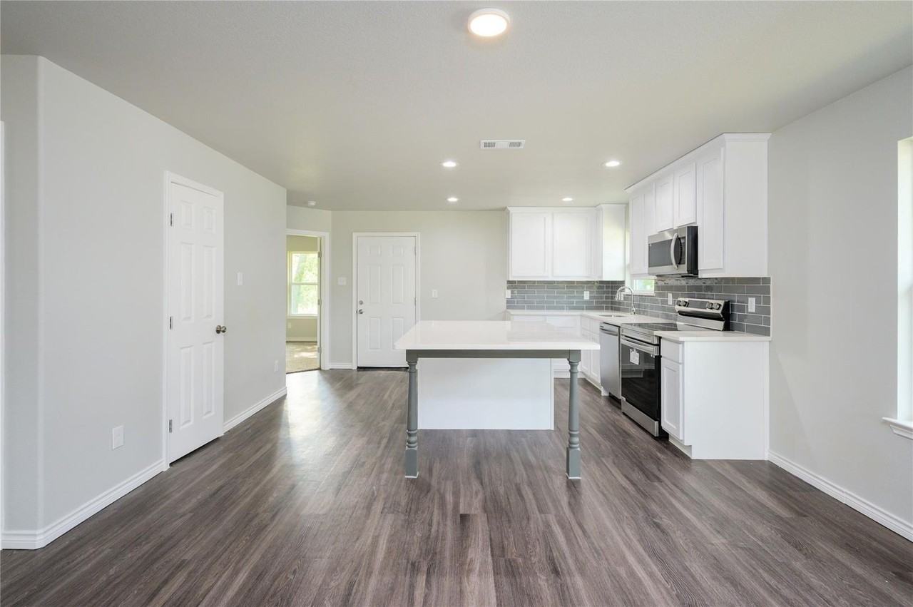 103 Third Street - Photo 4 of 23