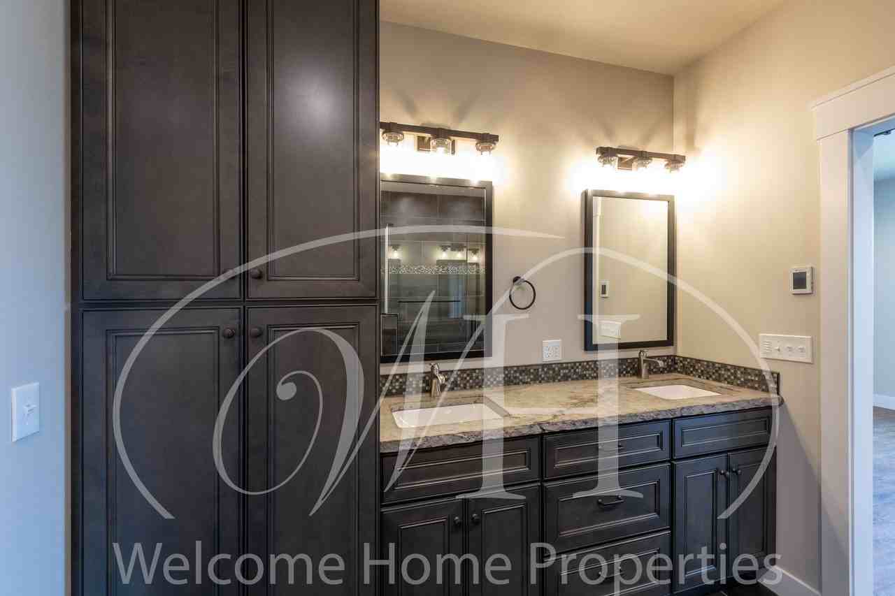 Garrison Duplex - Photo 4 of 36