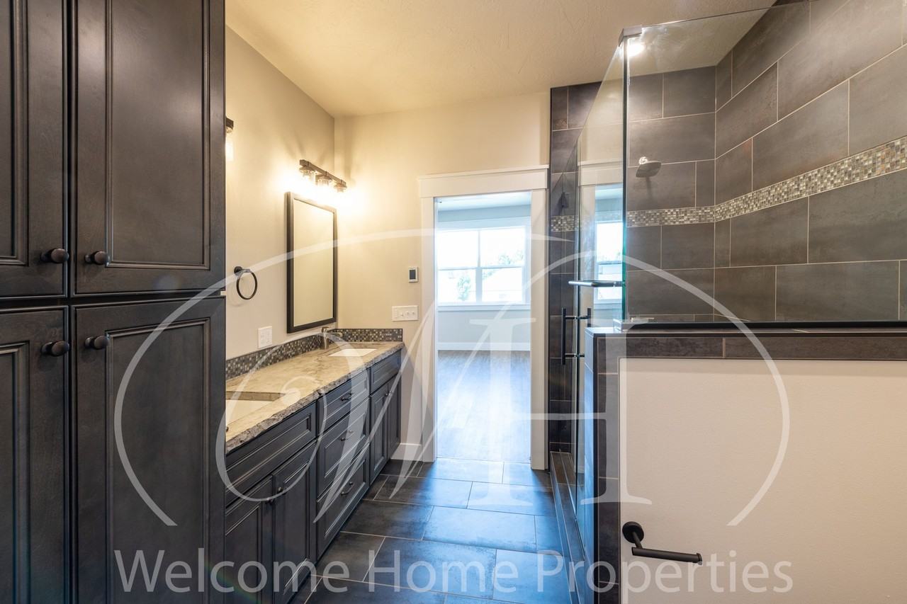 Garrison Duplex - Photo 6 of 36