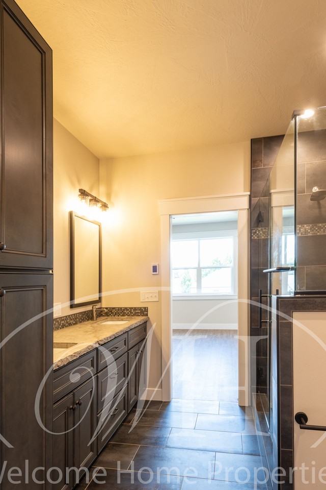 Garrison Duplex - Photo 7 of 36