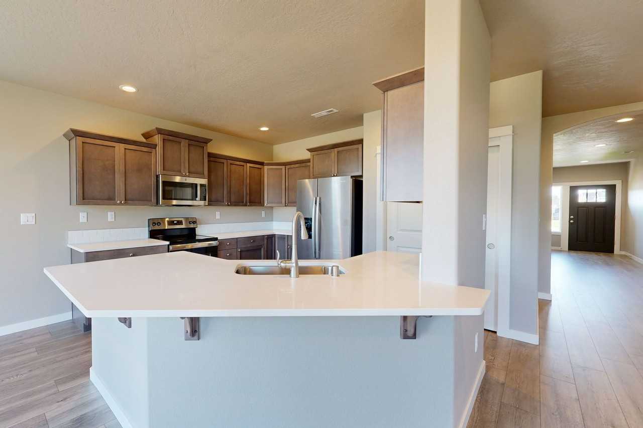 1189 Ava St - Photo 7 of 30