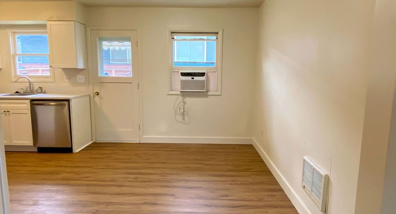 602 W 12th St - Photo 4 of 13