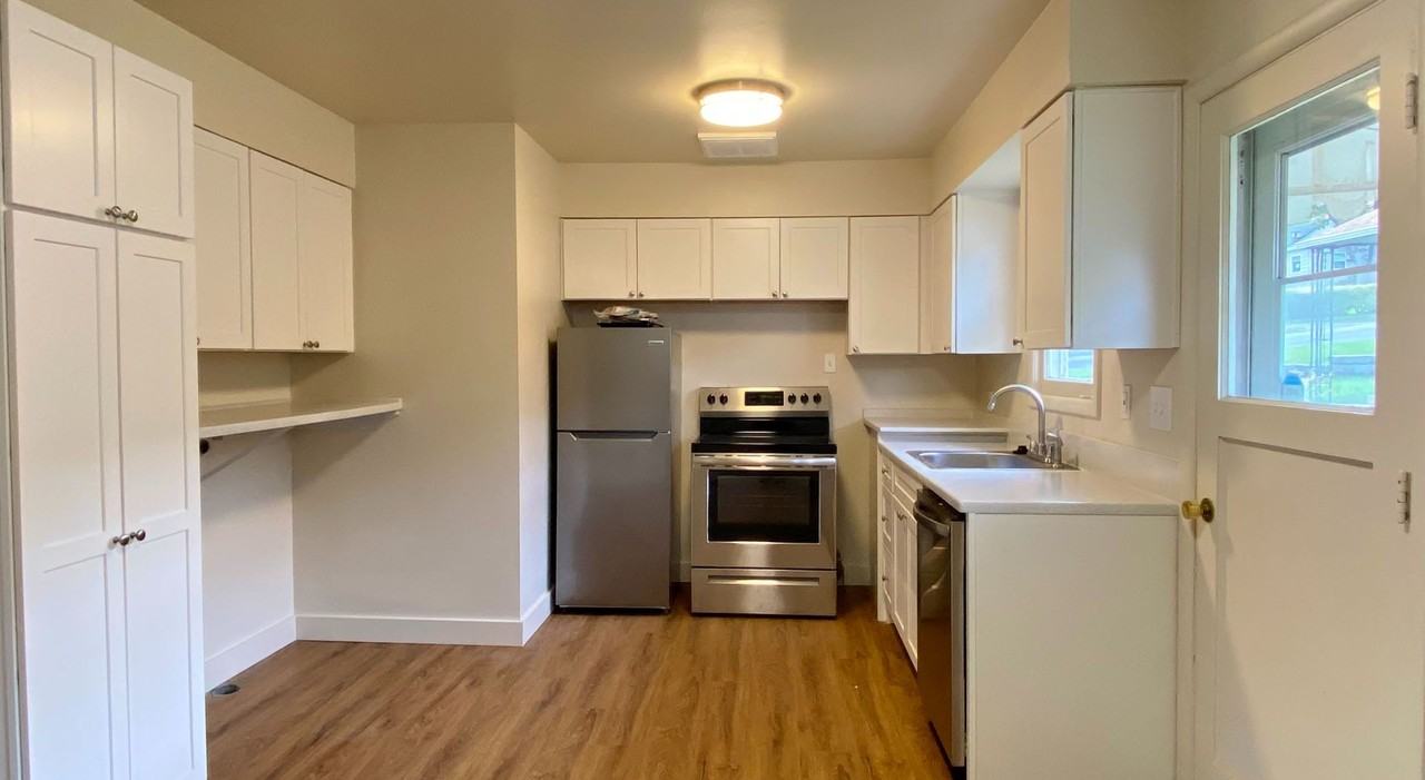 602 W 12th St - Photo 6 of 13