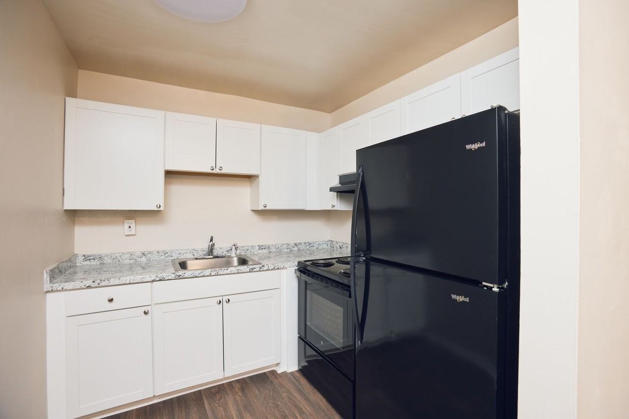 Lenox Hills Apartements - Photo 2 of 8