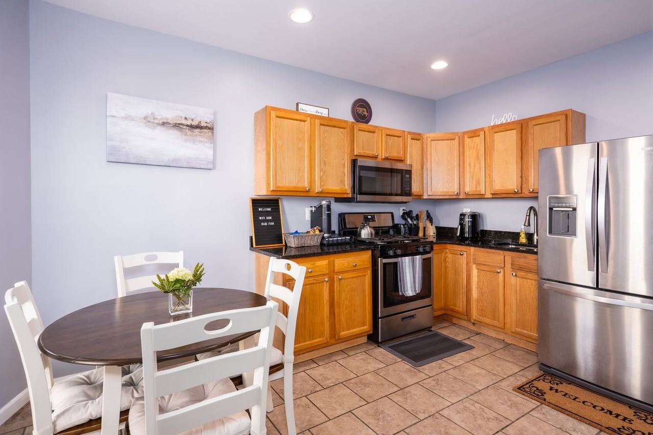 1247 Carroll St - Photo 6 of 26