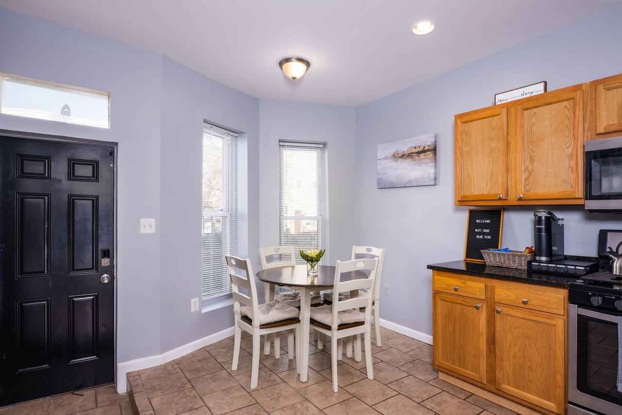 1247 Carroll St - Photo 7 of 26