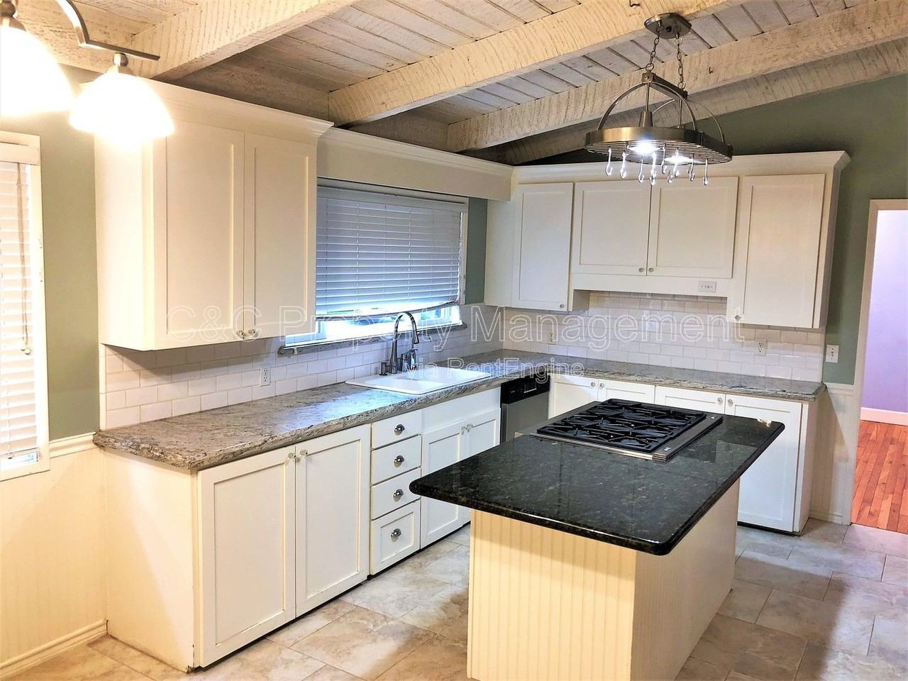 3750 Whitman Cir - Photo 2 of 15