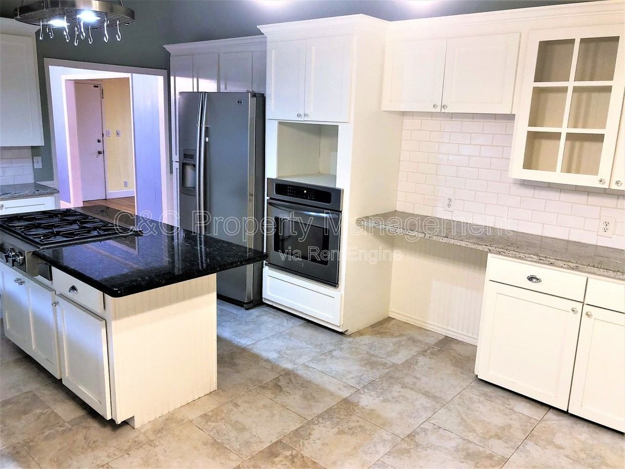 3750 Whitman Cir - Photo 3 of 15