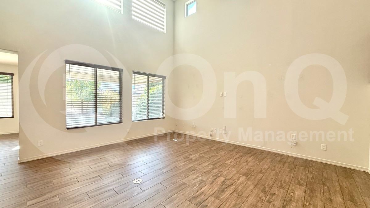 9001 West Marshall Avenue - Photo 4 of 33