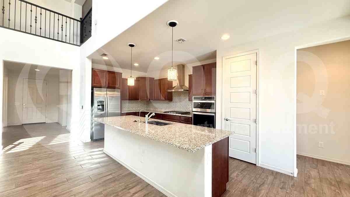 9001 West Marshall Avenue - Photo 5 of 33