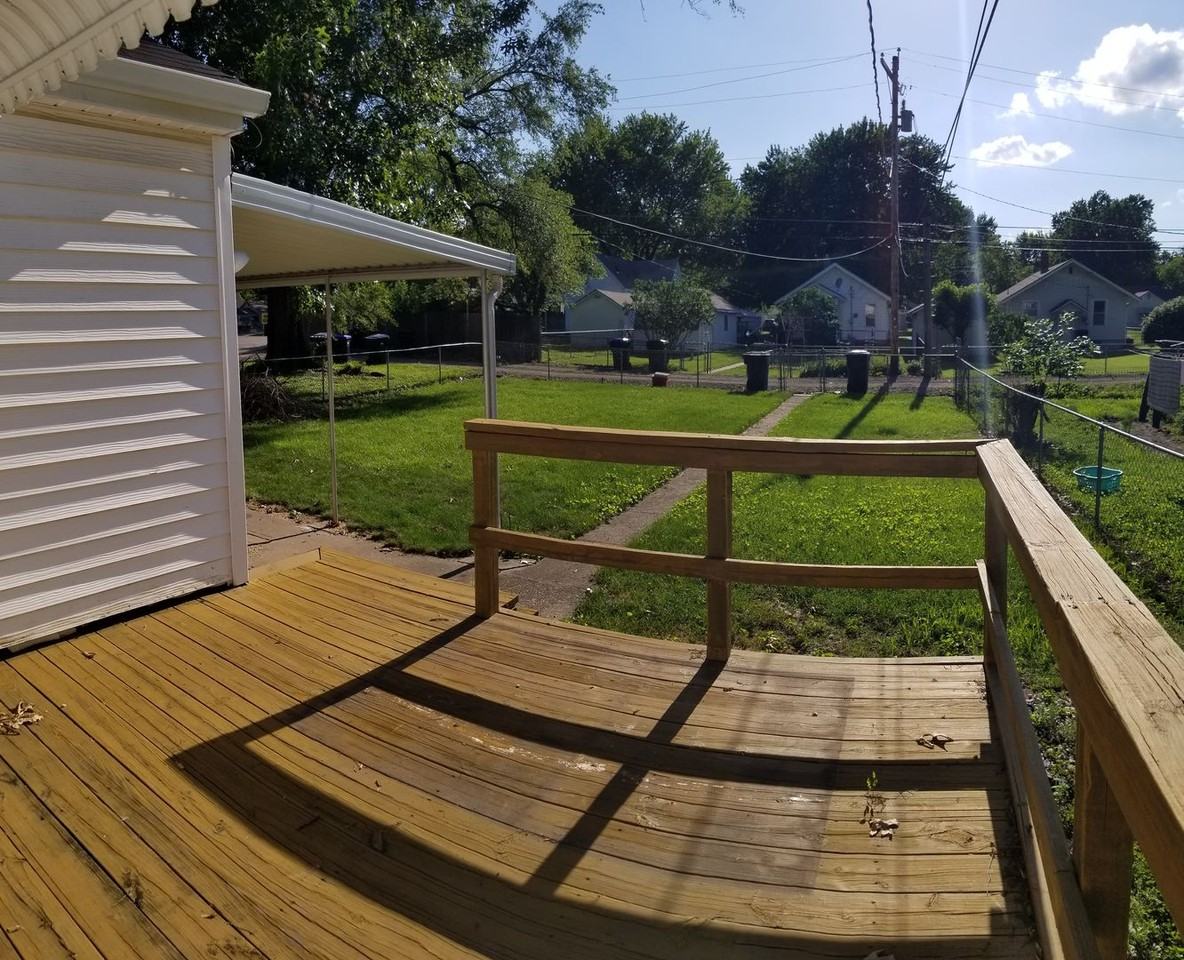 819 Northeast Michigan Avenue - Photo 3 of 12
