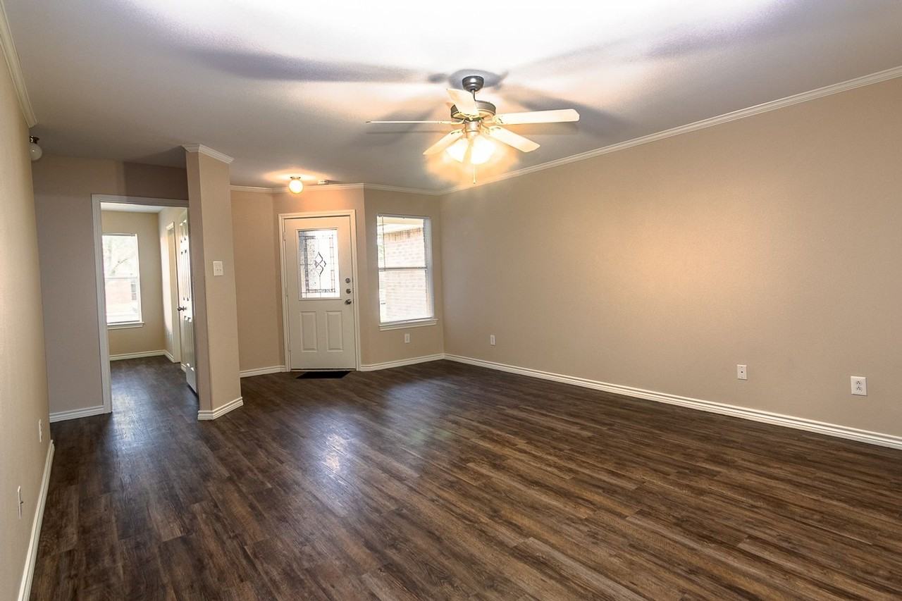 505 N Chicago Ave - Photo 2 of 11