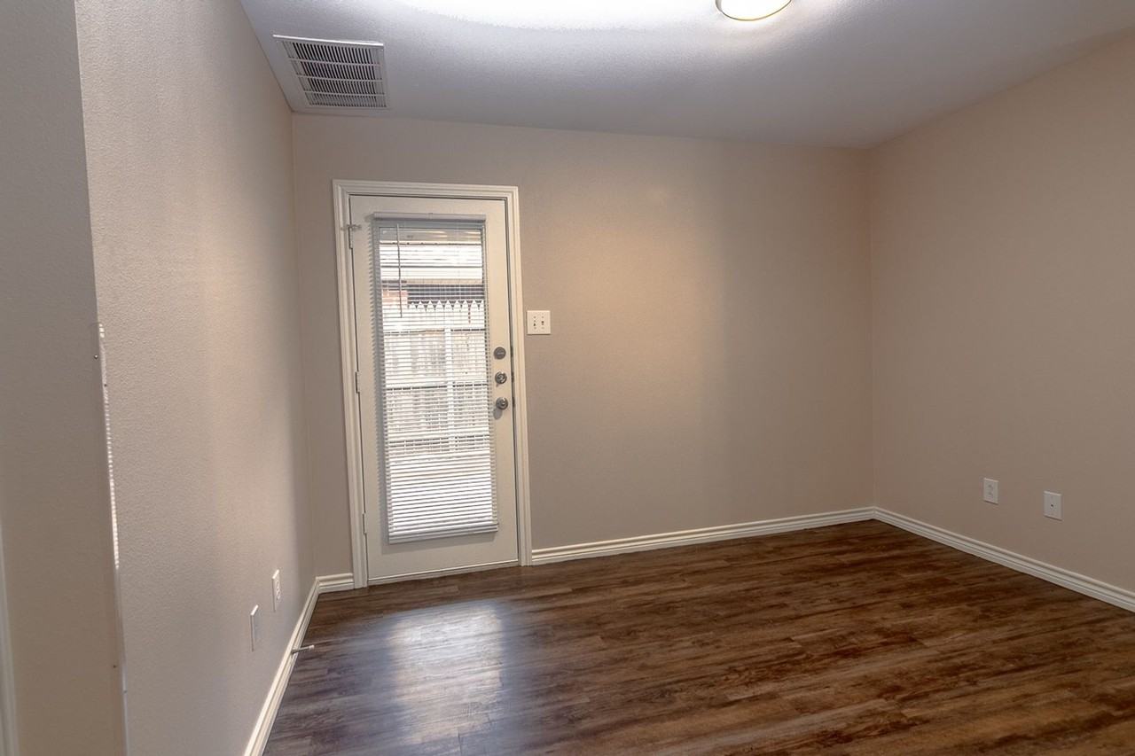 505 N Chicago Ave - Photo 4 of 11