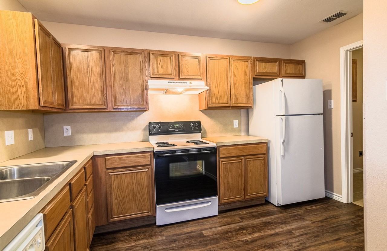 505 N Chicago Ave - Photo 6 of 11