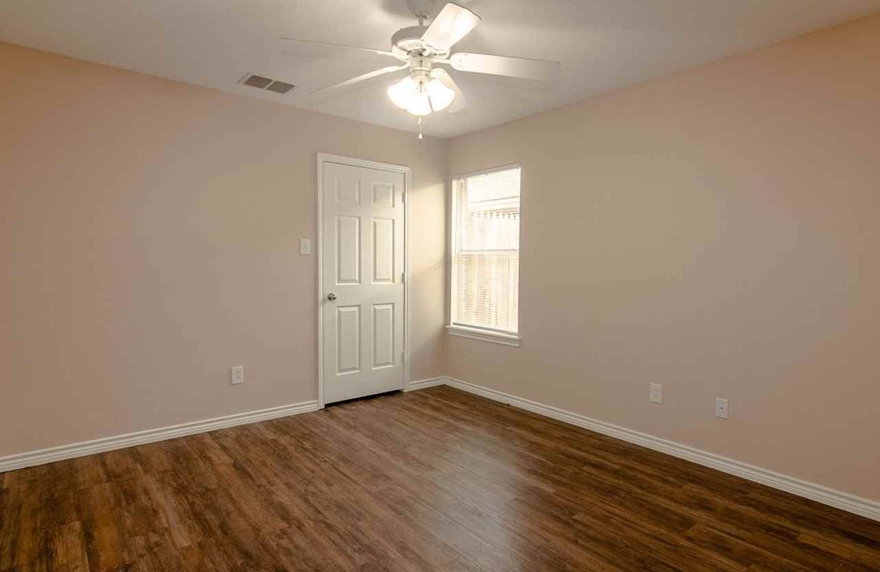 505 N Chicago Ave - Photo 7 of 11