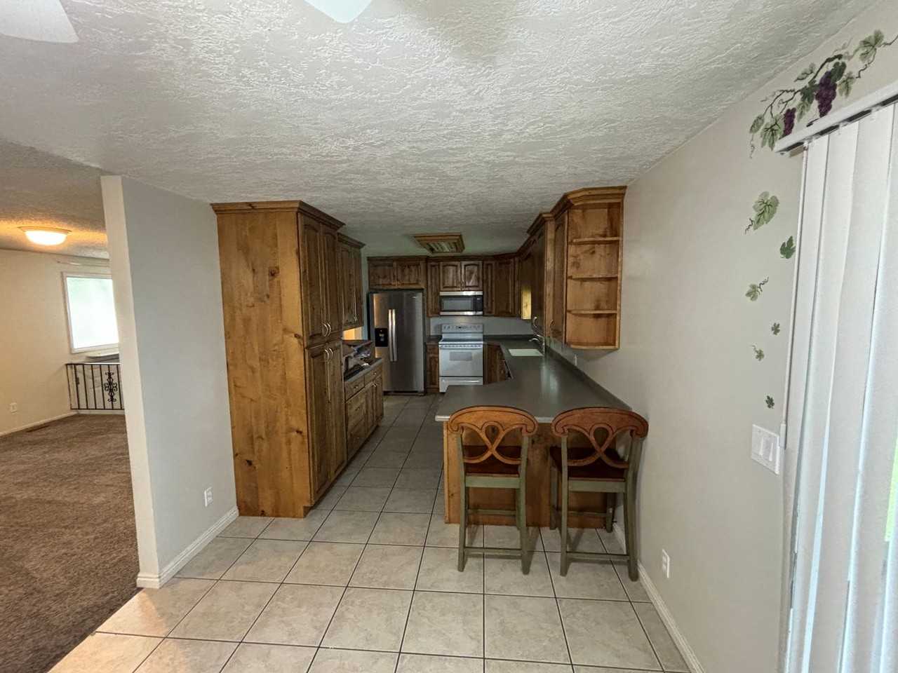 817 N 470 E - Photo 4 of 22