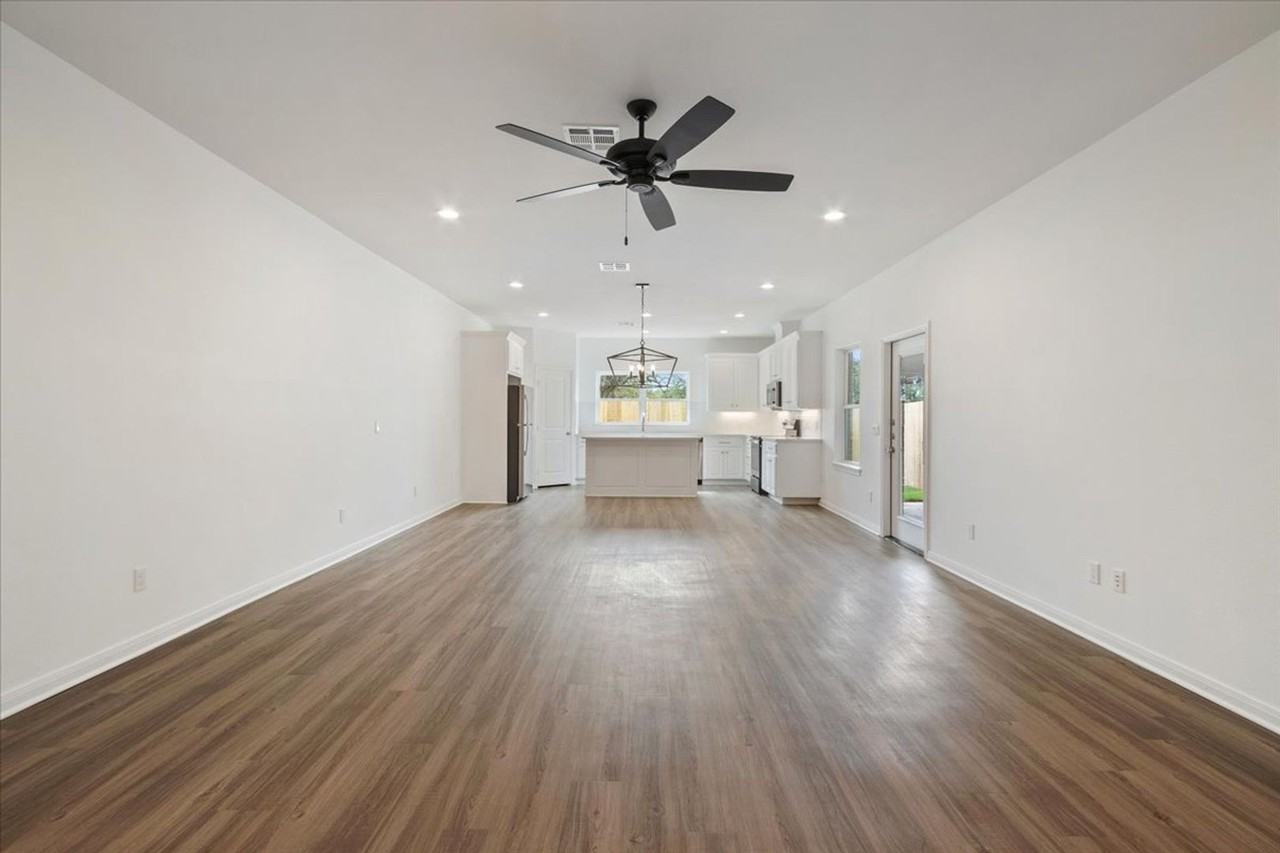 105 W Windmill Way - Photo 2 of 12