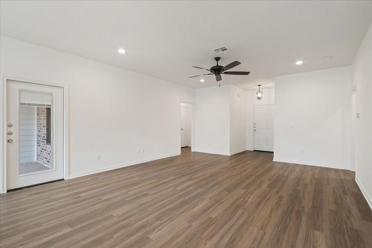 105 W Windmill Way - Photo 3 of 12