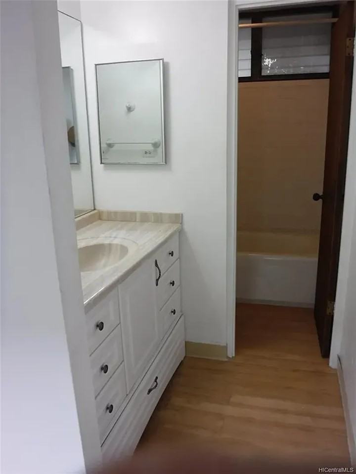 1134 Kinau St #305 - Photo 7 of 9