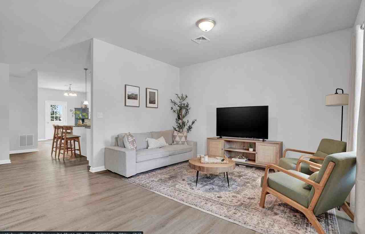 2422 Lehman St - Photo 2 of 21