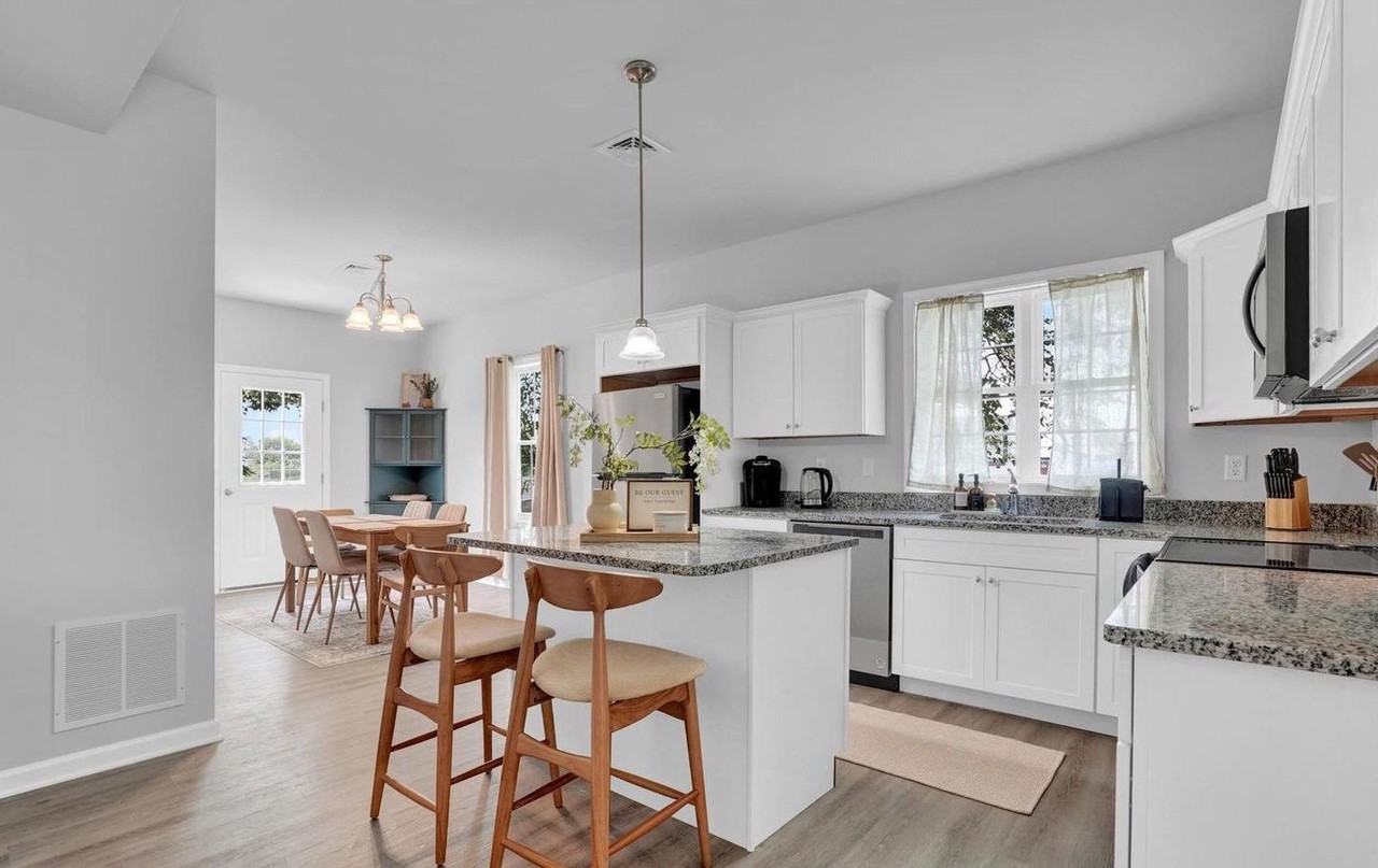 2422 Lehman St - Photo 4 of 21