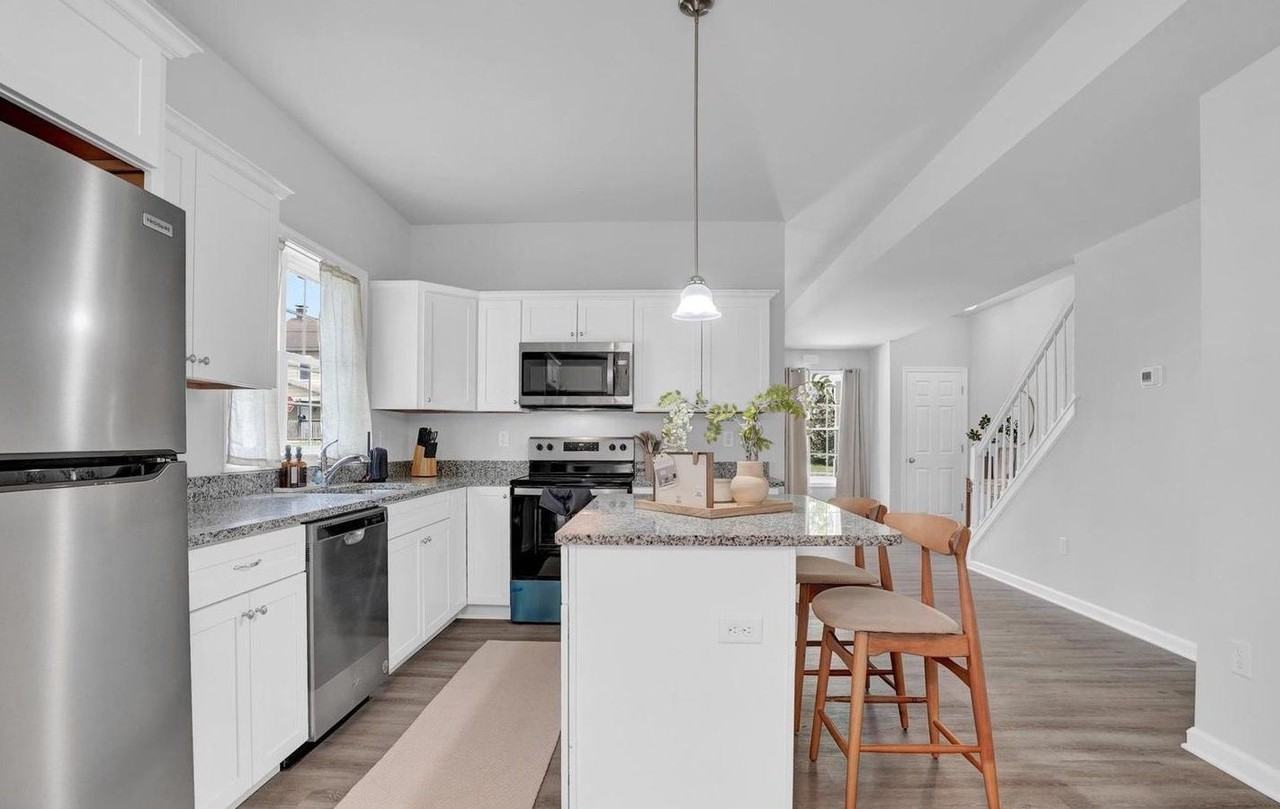 2422 Lehman St - Photo 5 of 21