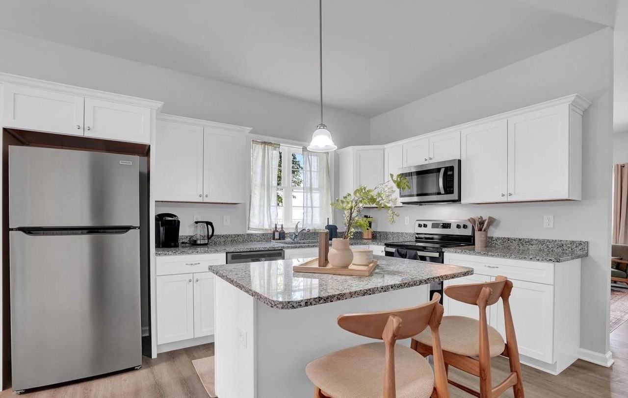 2422 Lehman St - Photo 6 of 21