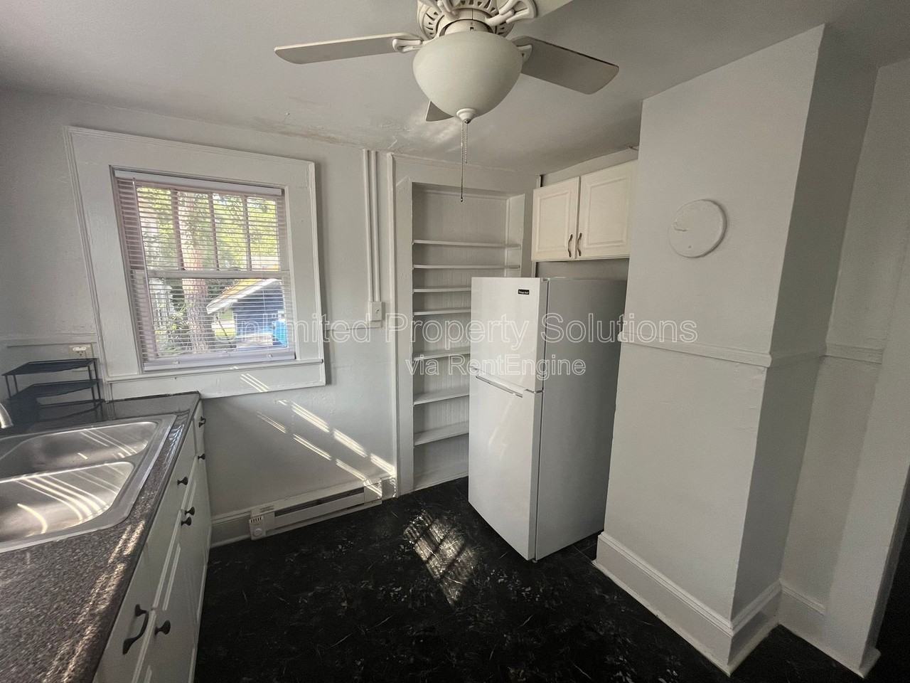 206 S 20th St #B - Photo 3 of 9