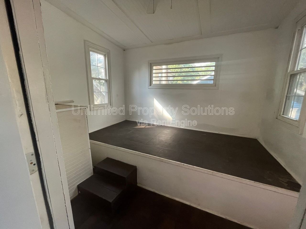 206 S 20th St #B - Photo 4 of 9