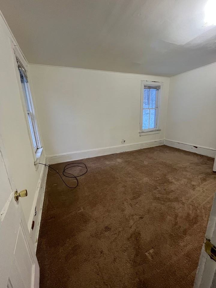 328 Pine St - Photo 2 of 15