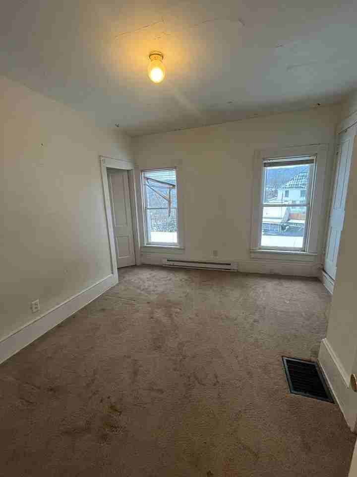 328 Pine St - Photo 5 of 15