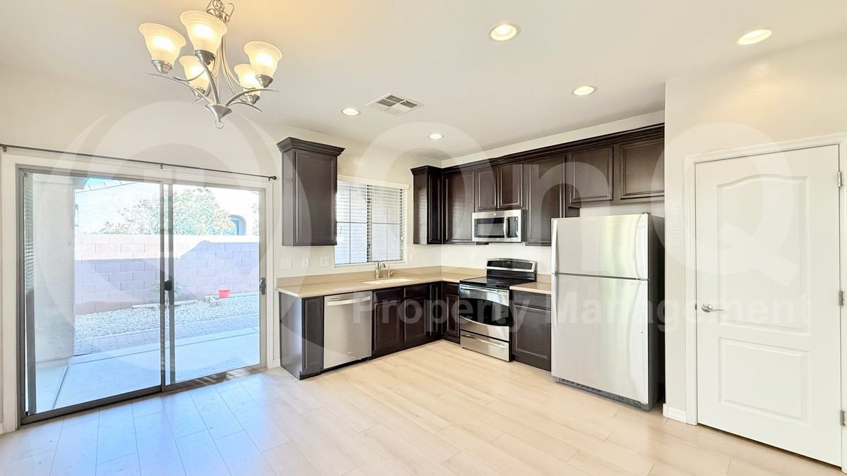 864 E Jacob St - Photo 5 of 23