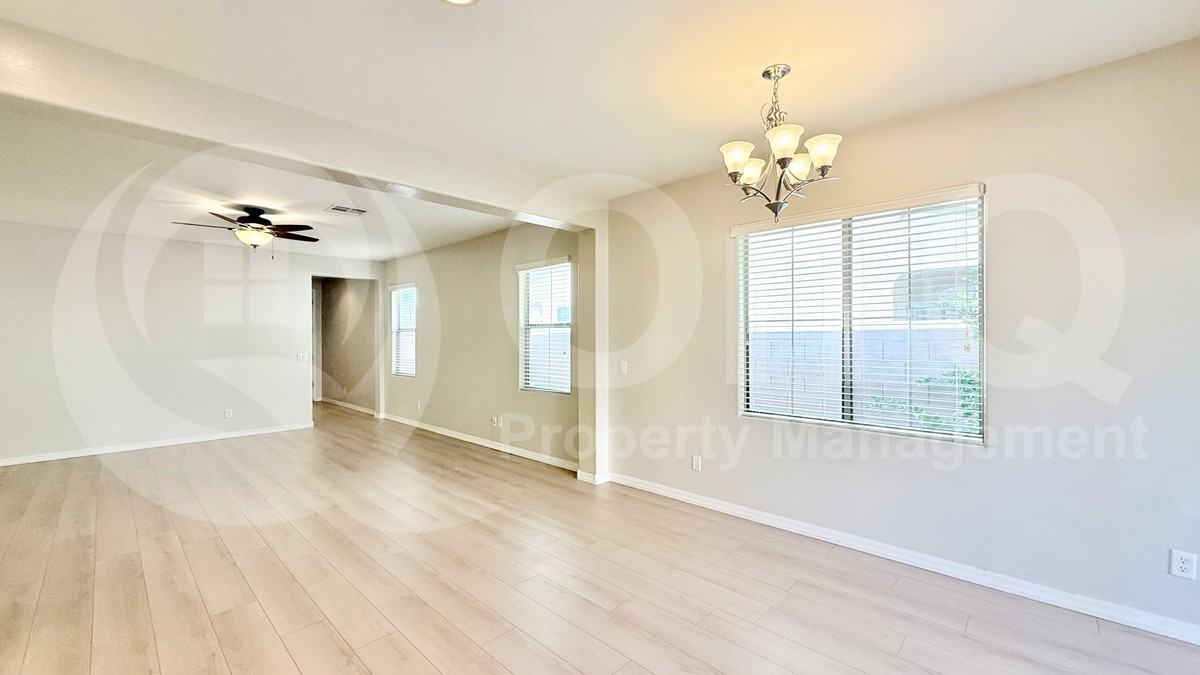 864 E Jacob St - Photo 7 of 23