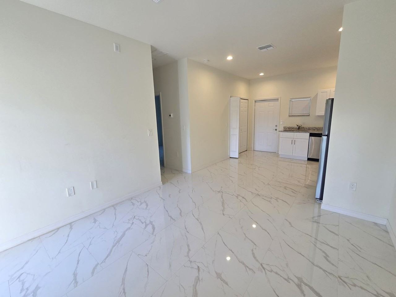 3520 49th St W - Photo 4 of 11