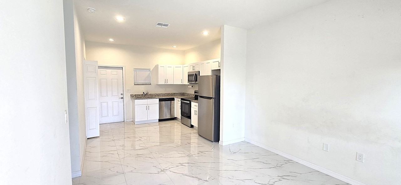 3520 49th St W - Photo 5 of 11