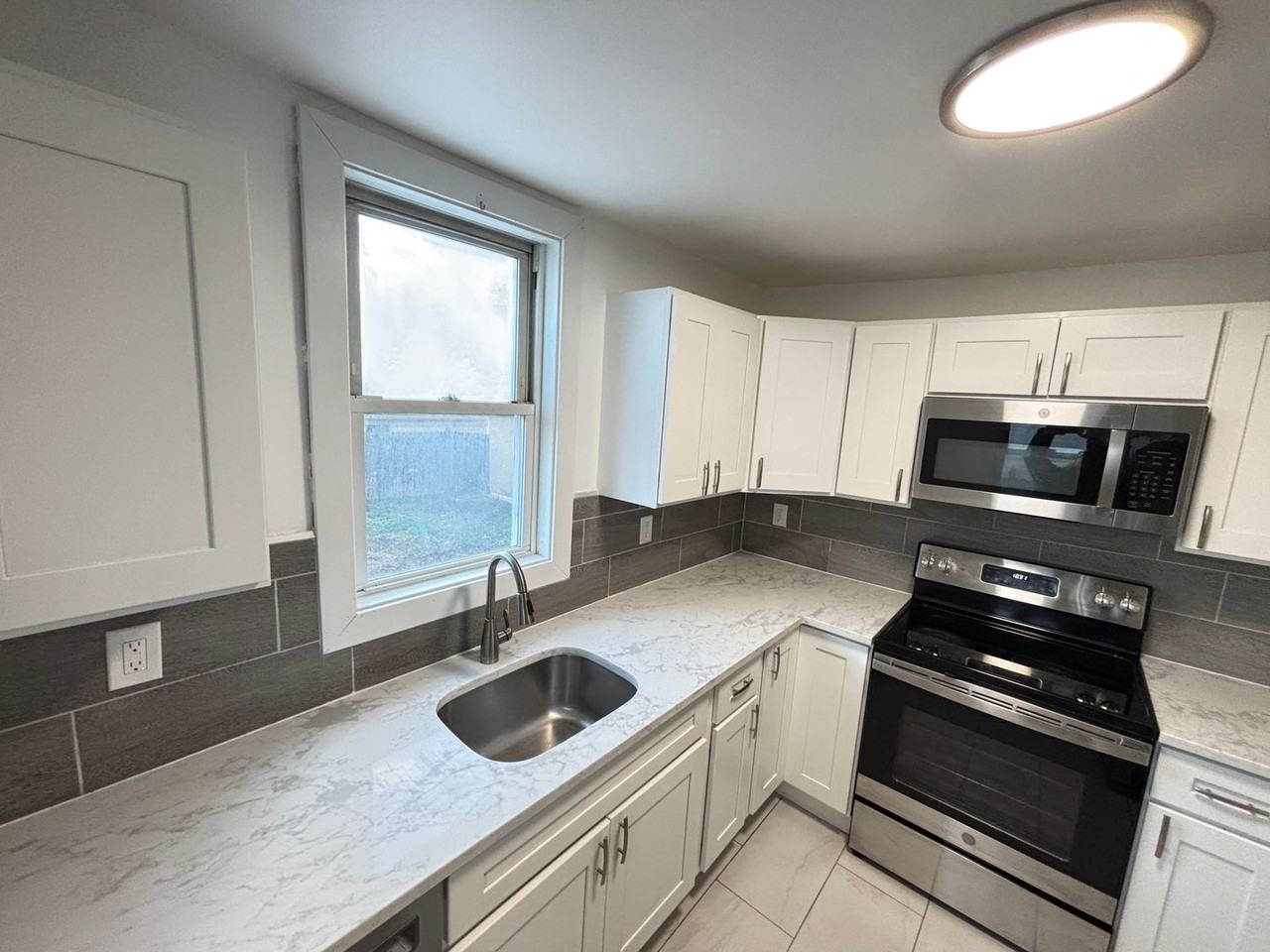 409 East Washington Avenue - Photo 5 of 35