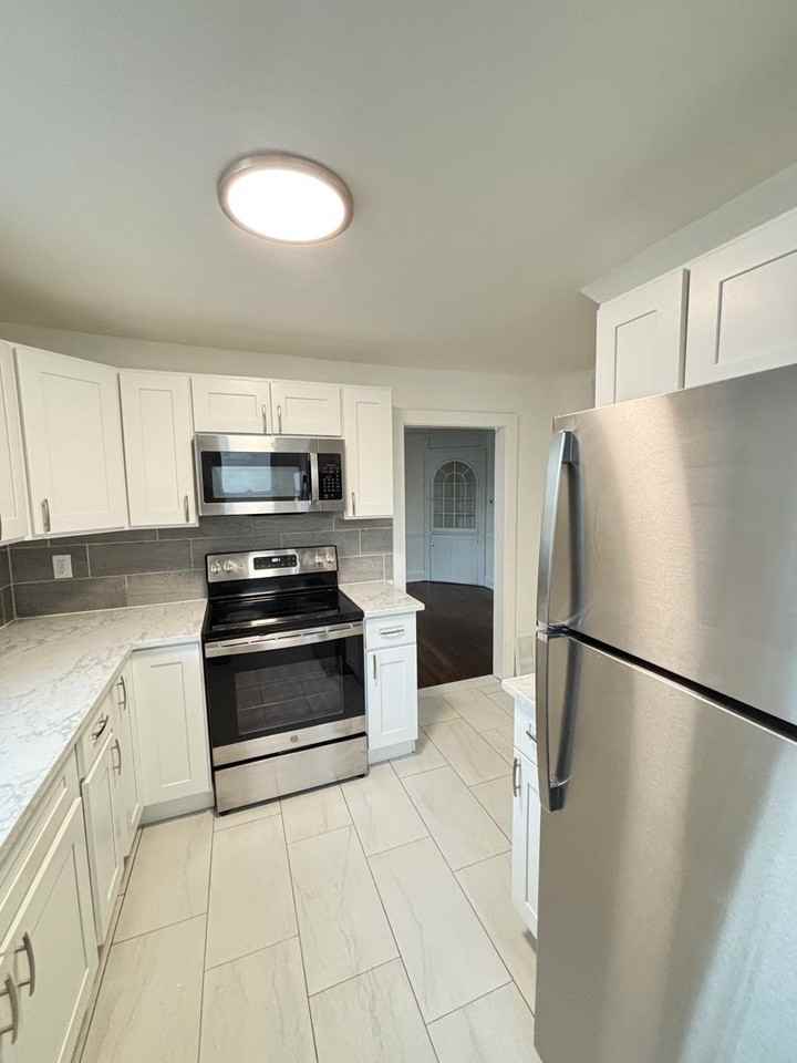 409 East Washington Avenue - Photo 6 of 35